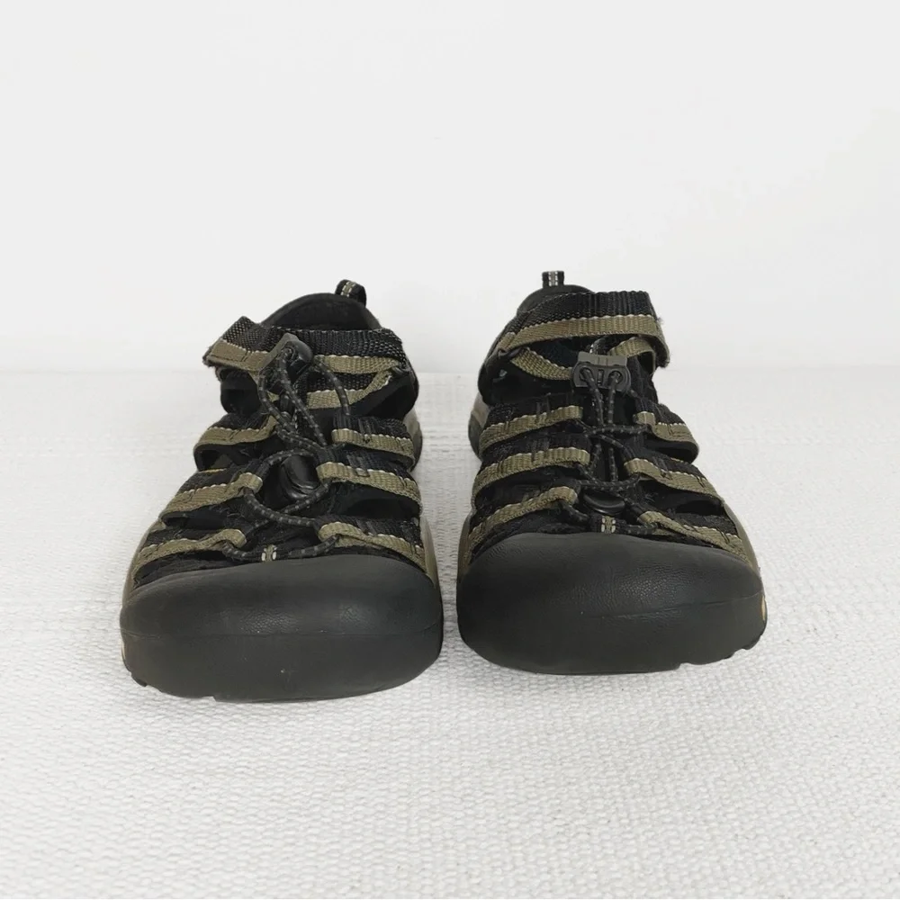 KEEN Newport Closed Toe Hiking Sandals Kids size 3